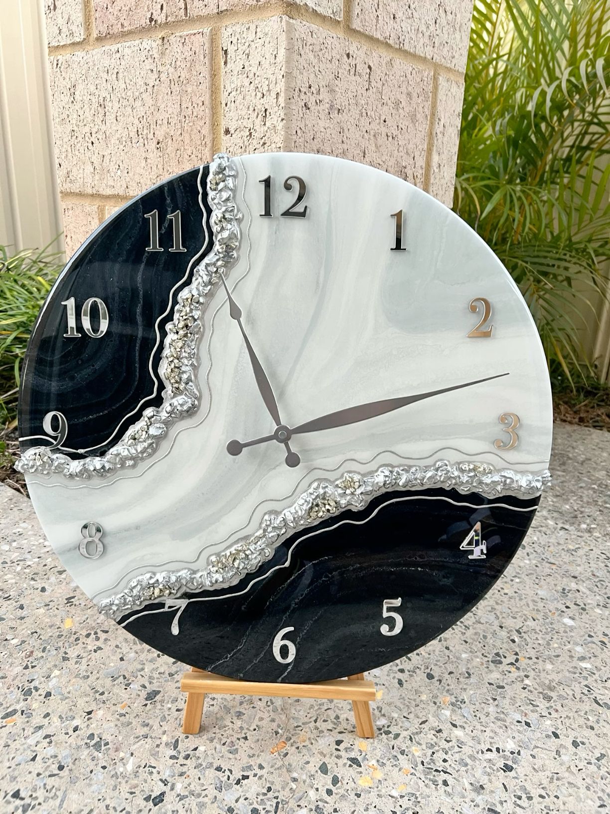 Black and White Abstract Epoxy Resin Wall Clock For Home Decor