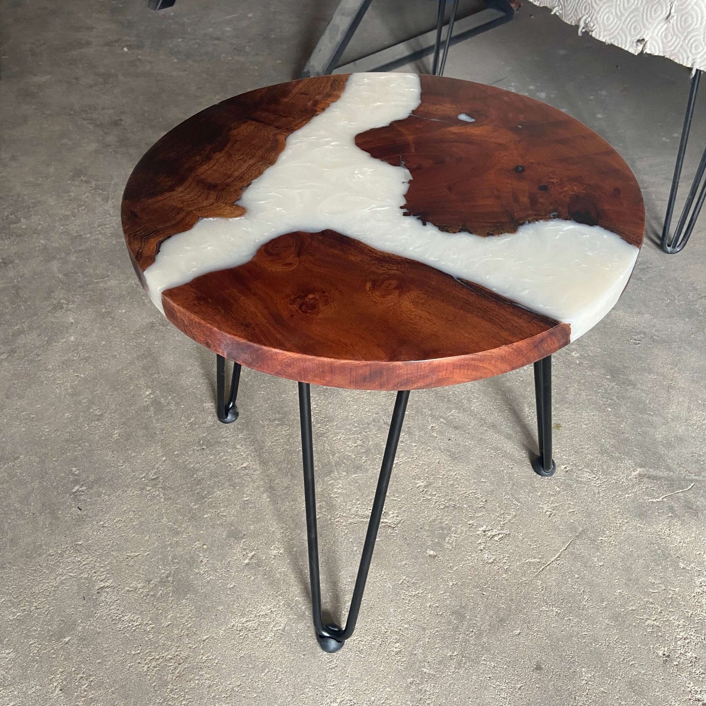 White and Wooden Epoxy Resin Coffee Table For Home Decor